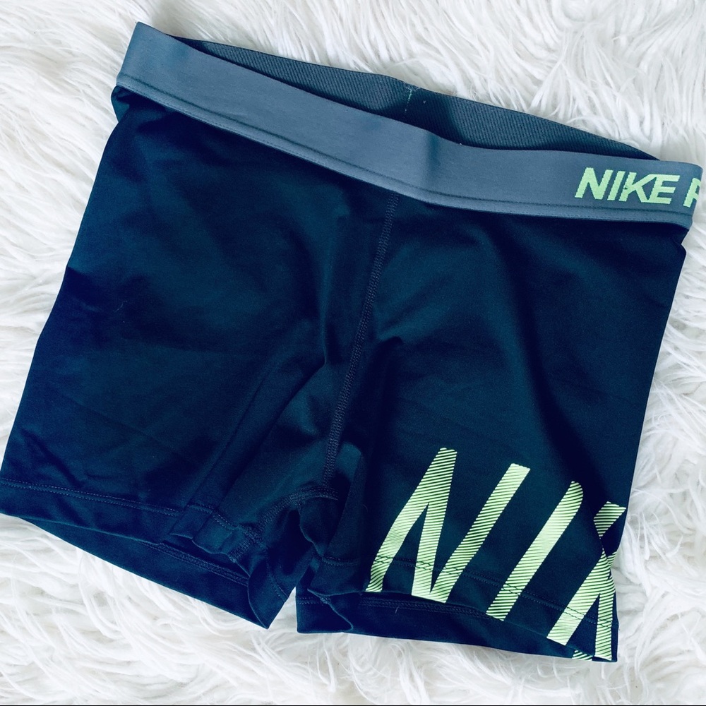 ✌🏻🌿sold🌿✌🏻NIKE spandex shorts black and neon - Picture 1 of 6